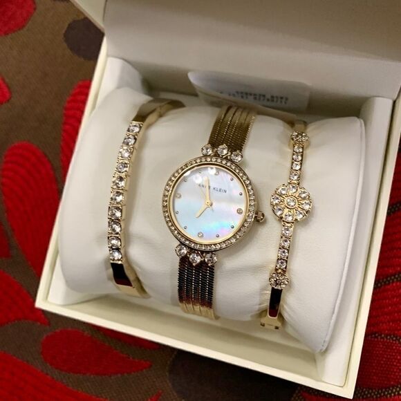 Women’s Anne Klein watch and bangle Bracele set - Picture 8 of 11